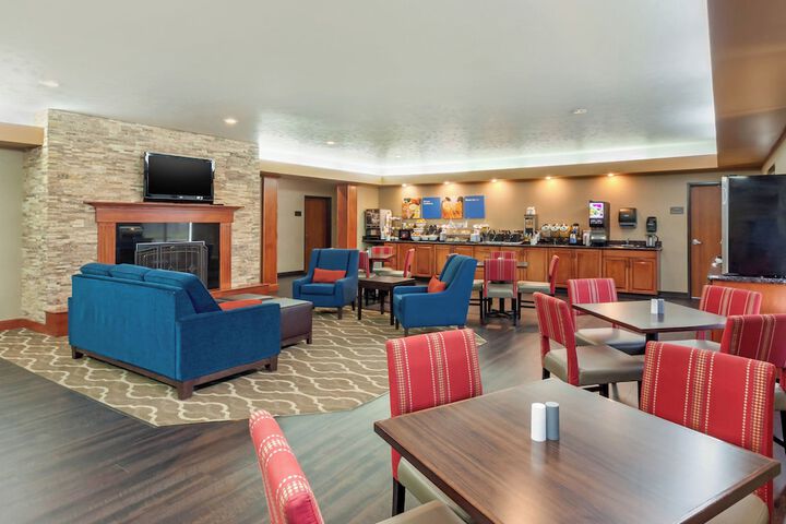 Comfort Inn & Suites Mitchell I-90