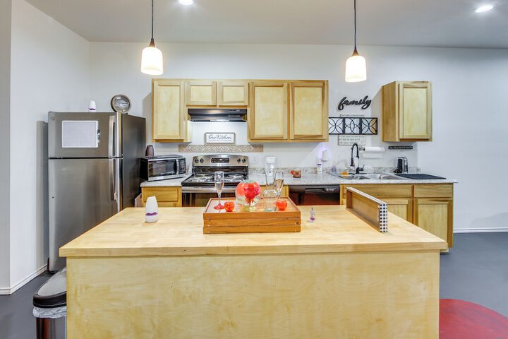 6 Mi to Nature Preserve: Apartment Near Lindale!