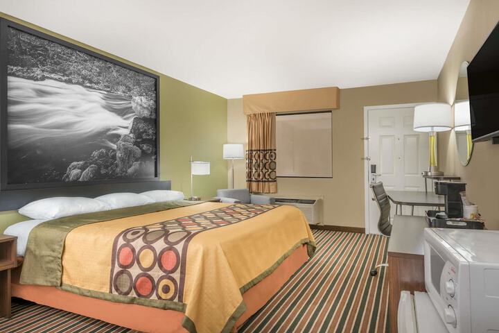 Room 7 of 17