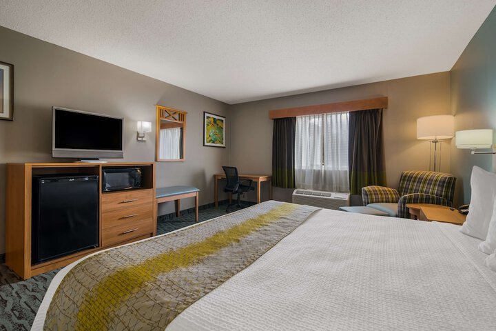 Best Western Plus Executive Court Inn & Conference Center