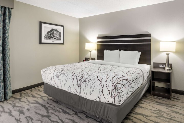 Room 34 of 41