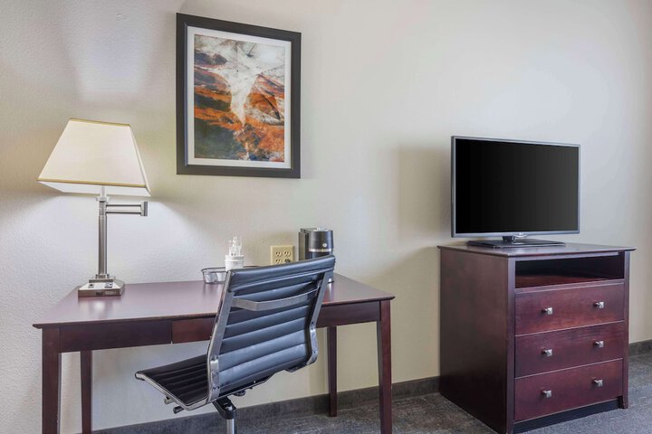 Room 27 of 48