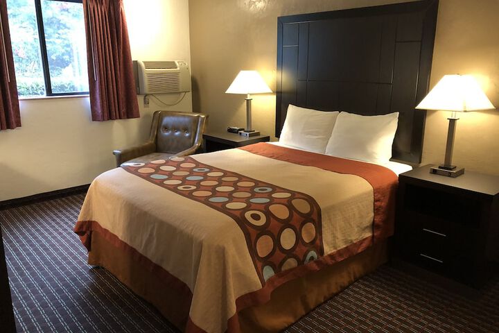 Room 10 of 32