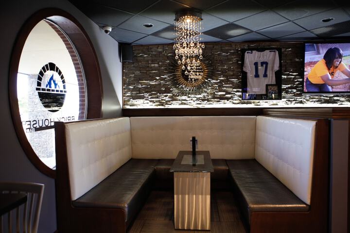Lounge 28 of 30