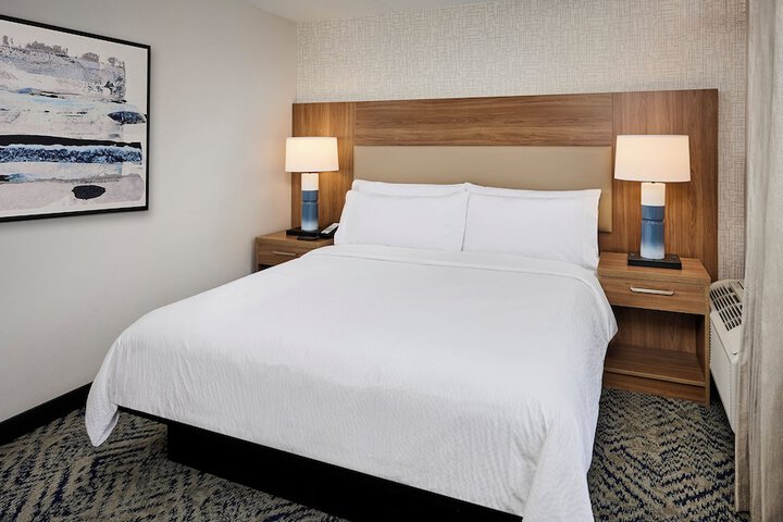 Candlewood Suites Burlington Conference Centre by IHG