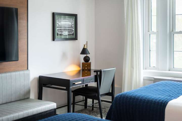 Room 27 of 46