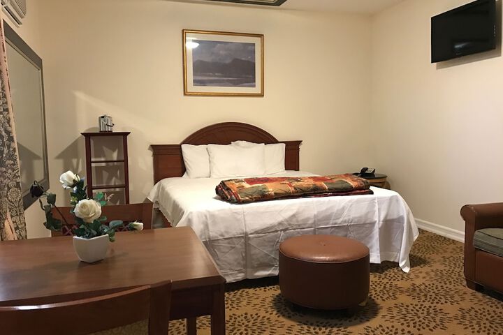 Room 12 of 28