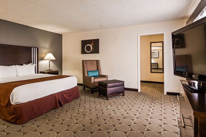 Room 11 of 33
