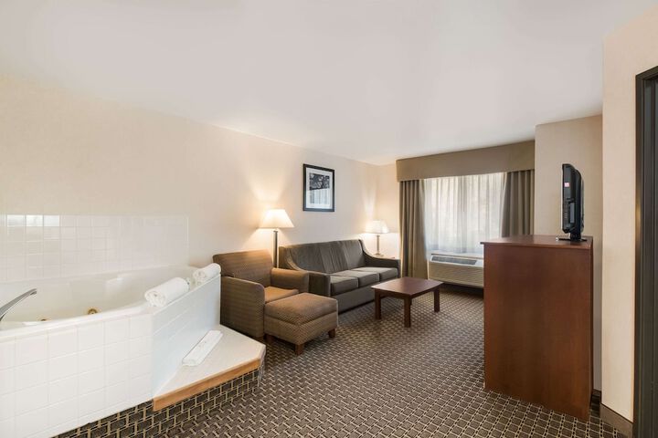 Room 25 of 48