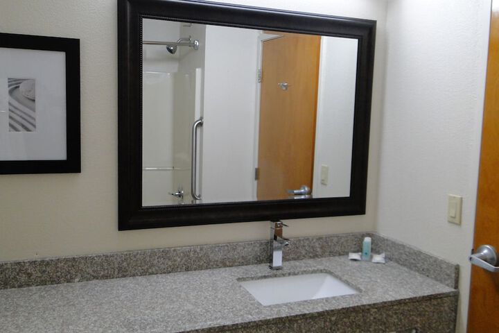 Room 10 of 27