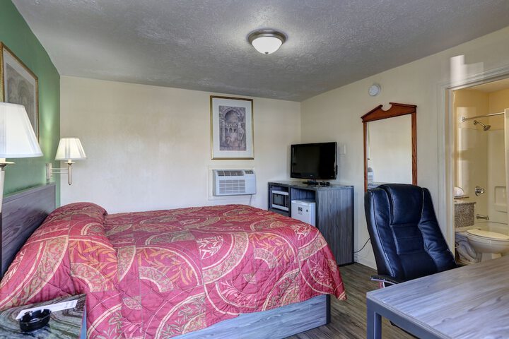Room 11 of 25