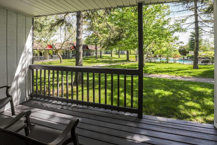 Super 8 by Wyndham Gananoque / Country Squire Resort