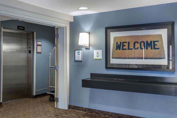 Hotel Interior 10 of 33
