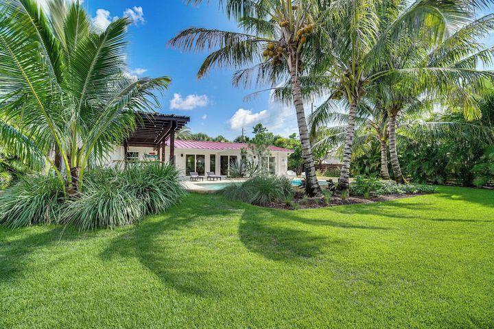 Private Oasis w / Pool: Walk to Melbourne Beach!