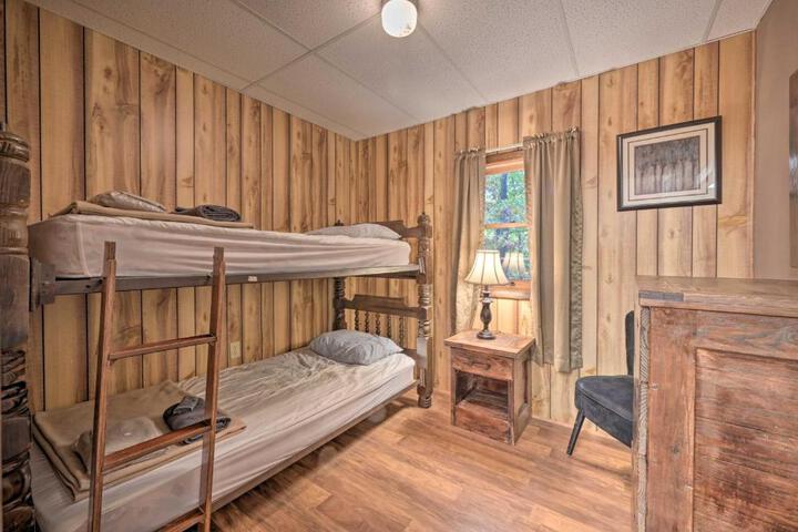 ‘John Wayne Apartment - Deck BBQ, Horses On-Site