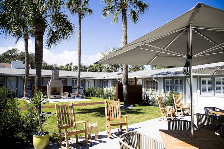 The Hotel Palms Courtyard