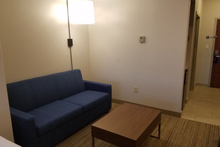 Room 12 of 33