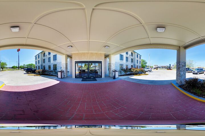 Quality Inn & Suites Near Tanger Outlet Mall
