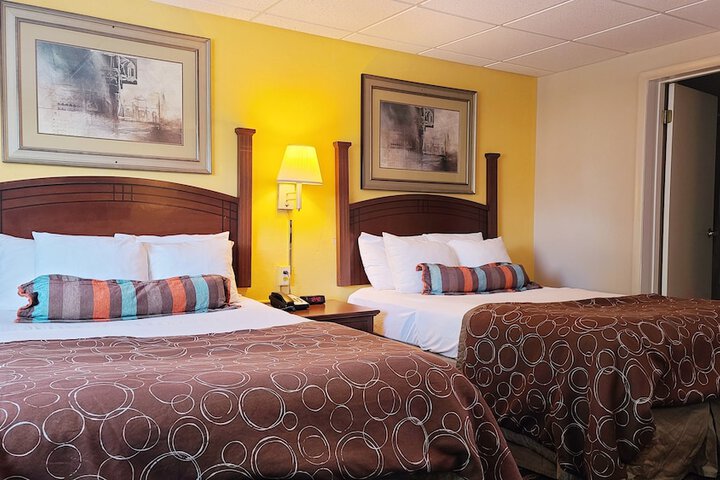 Room 4 of 9
