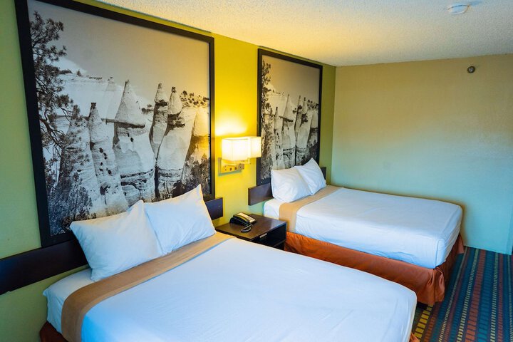Room 6 of 8