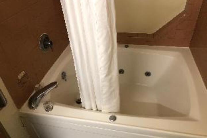 white lake Inn and suites