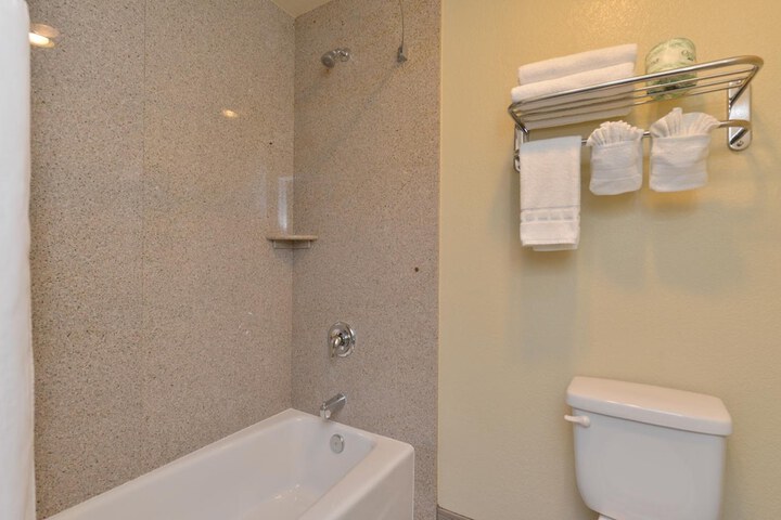 Room 17 of 38