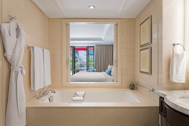 Room 45 of 115