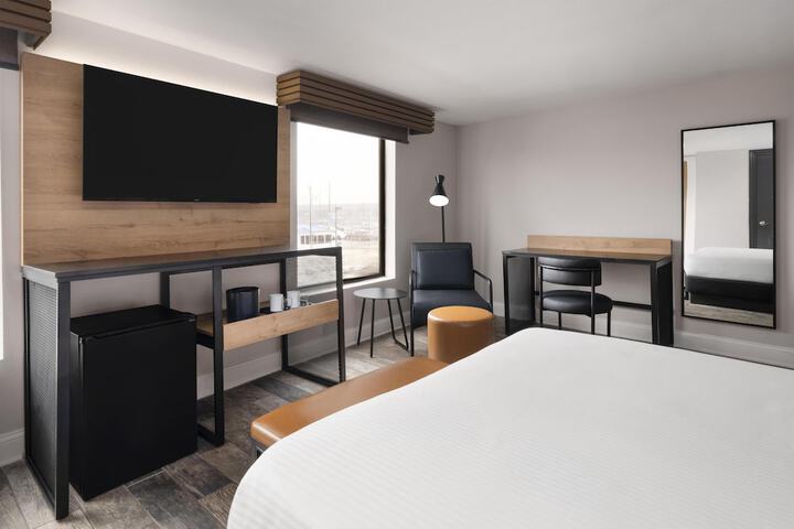 Aiden by Best Western Newark Airport