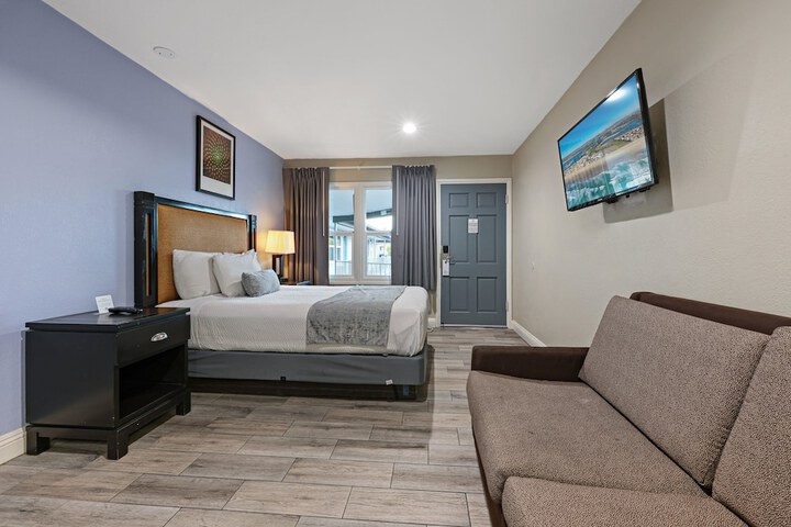 Room 16 of 19