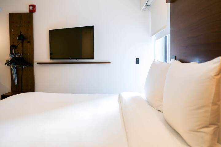 Room 49 of 143