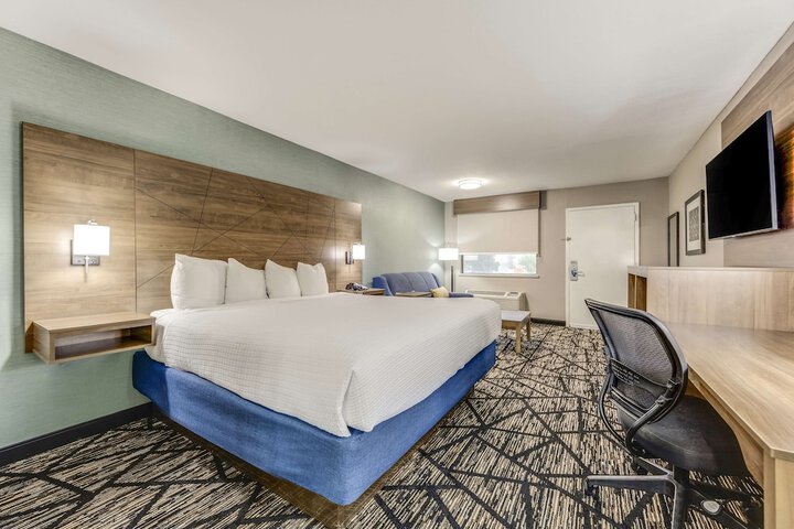 Room 12 of 28