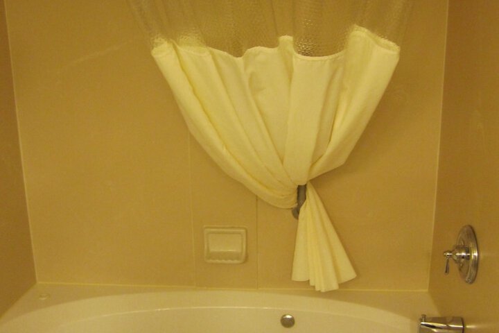 Room 8 of 33