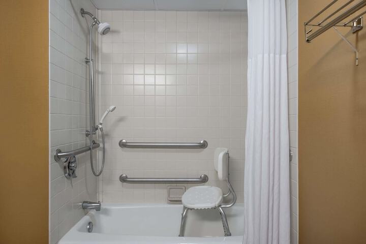Room 10 of 30
