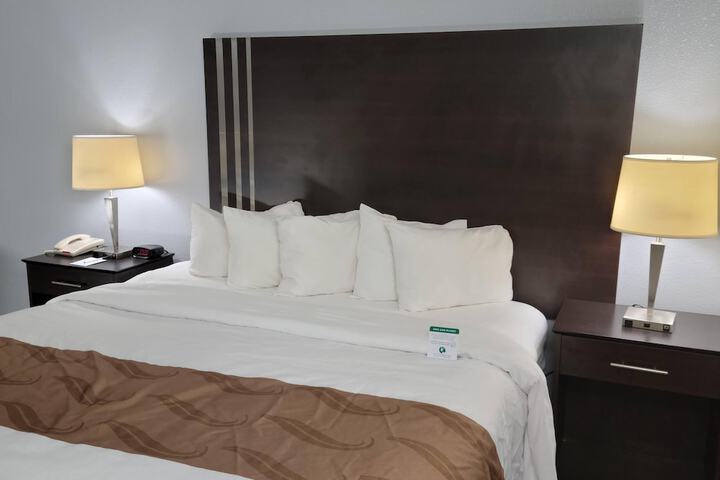 Room 10 of 26