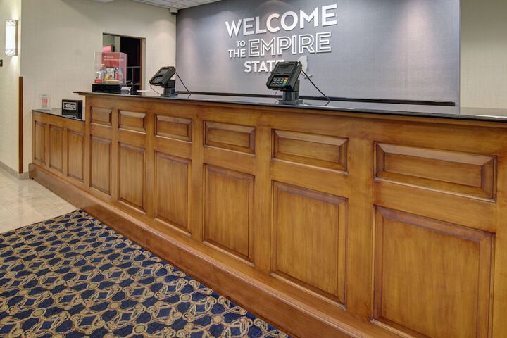 Hampton Inn & Suites Rockville Centre