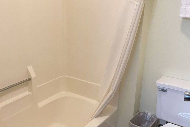 Hudson Inn & Suites
