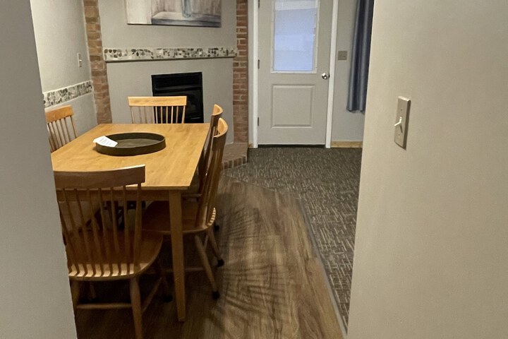 Room 9 of 15