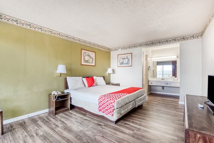 Room 10 of 27
