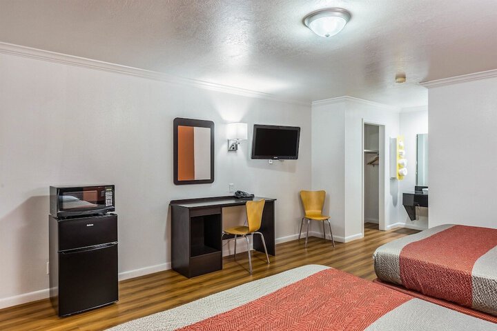 Motel 6 Tremonton UT