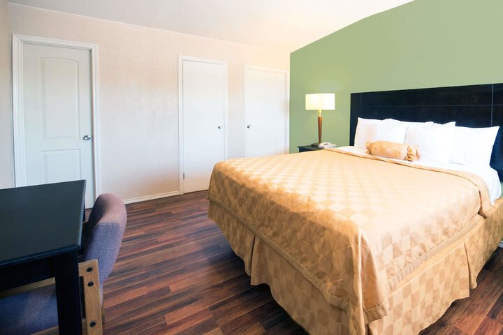 Room 7 of 17