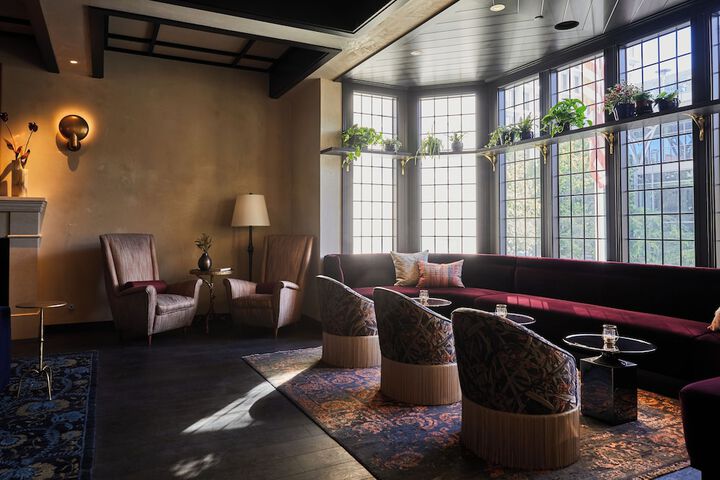 Lounge 47 of 70