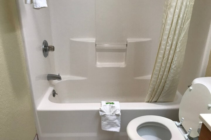 Room 10 of 27