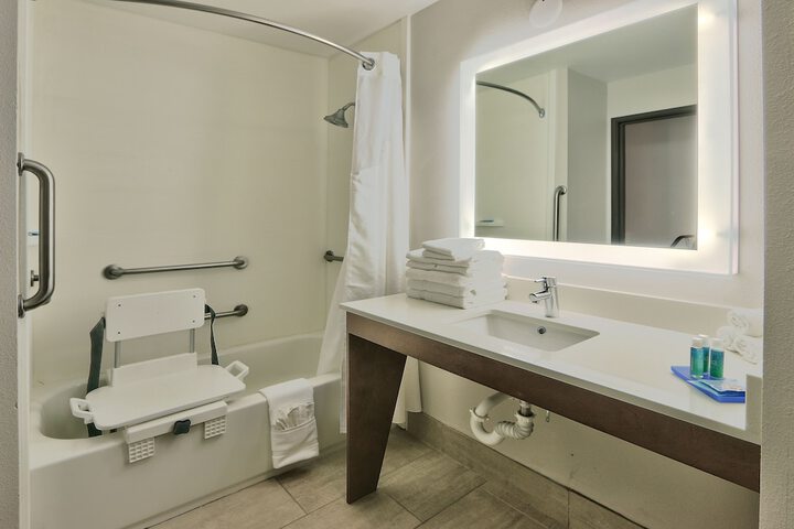 Holiday Express & Suites Portales by IHG