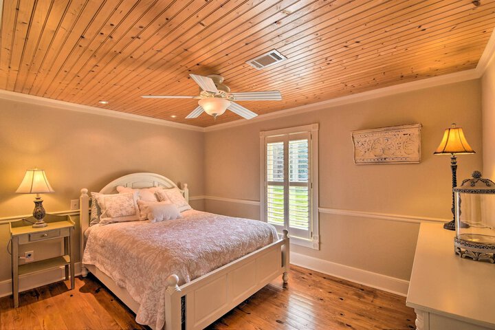 Serving Southern Charm at This Clarkesville House!