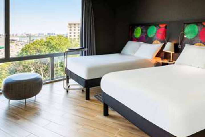 Room 28 of 124