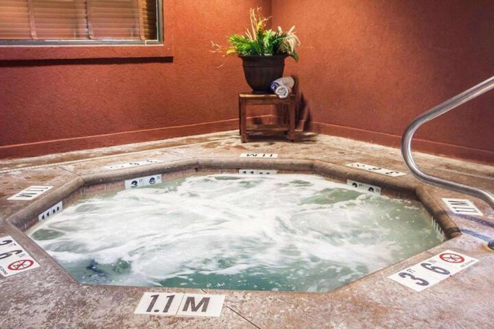 Comfort Inn & Suites Macon