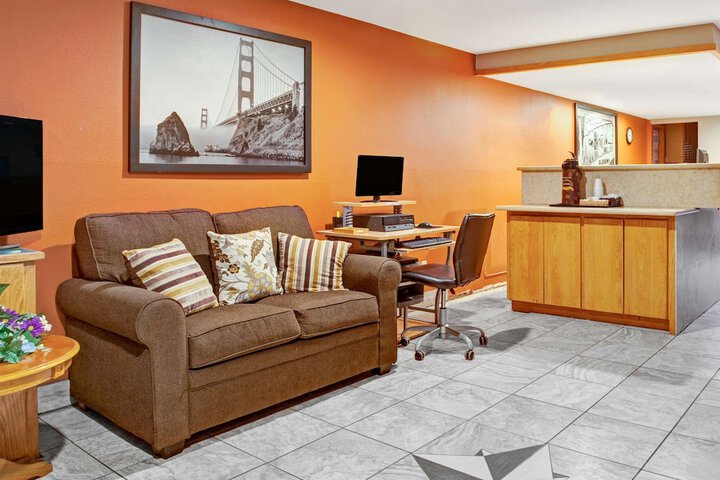 Super 8 by Wyndham Albany / Corvallis