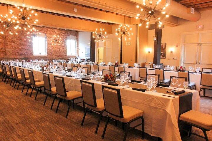 Ballroom/Hall 34 of 40