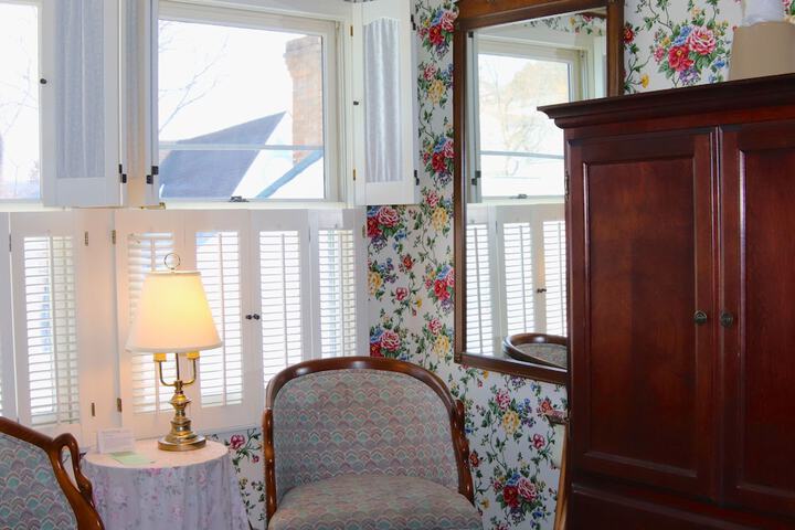 Room 105 of 113