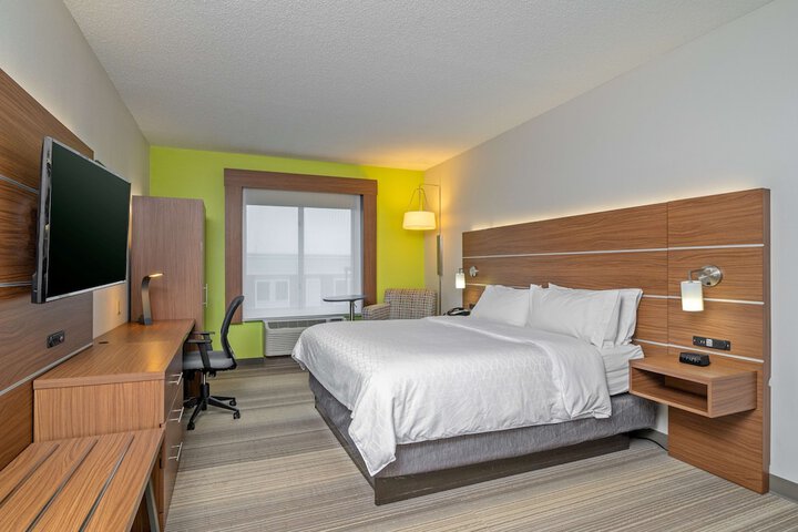 Holiday Inn Express Hotel & Suites Woodbridge by IHG